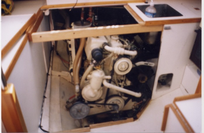 Le moteur OM636 dans sa baie, accessible.